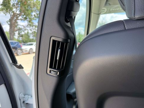 Certified 2025 Volvo XC60 B5 Plus AWD/4WD image 17