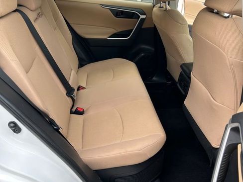 Used 2021 Toyota RAV4 LE AWD/4WD image 18