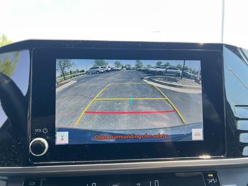 Used 2025 Toyota Camry SE image 19