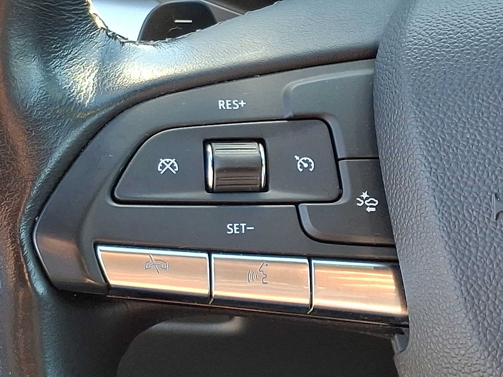 Used 2022 Cadillac XT4 Premium Luxury w/ Safety Alert Package AWD/4WD image 22