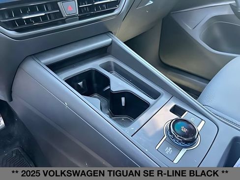 Used 2025 Volkswagen Tiguan SE R-Line AWD/4WD image 34