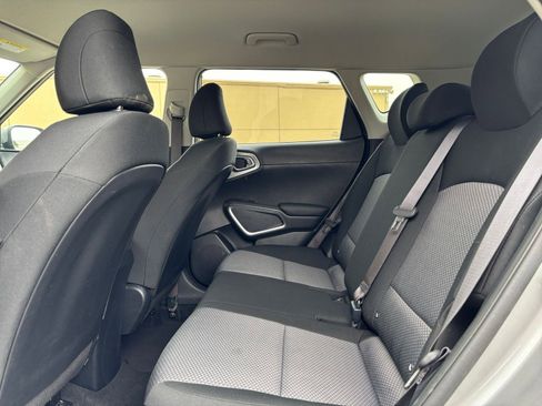 Used 2025 Kia Soul LX w/ LX Technology Package FWD image 25