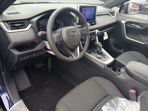 New 2025 Toyota RAV4 SE image 6