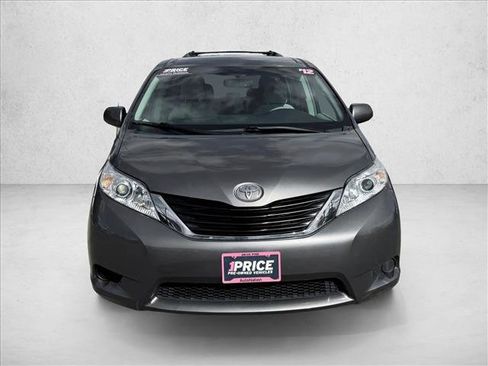 Used 2012 Toyota Sienna LE w/ Towing Pkg AWD/4WD image 2