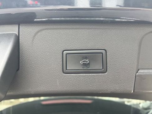 Used 2024 Volkswagen Atlas SEL Premium R-Line image 38