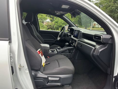 Used 2025 Toyota 4Runner SR5 AWD/4WD image 22