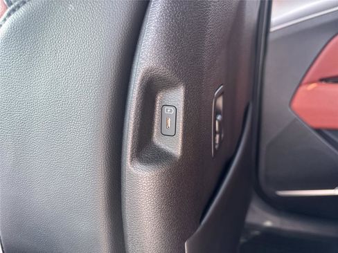 Used 2023 Kia Sportage SX image 34