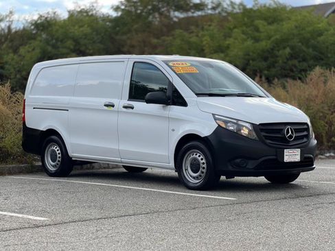 Used 2021 Mercedes-Benz Metris image 2