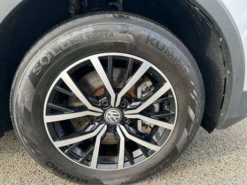 Used 2021 Volkswagen Tiguan SE image 26