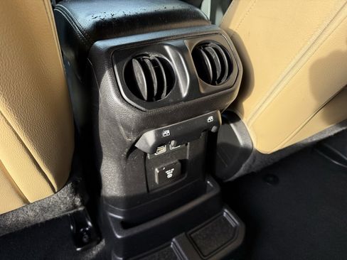 Used 2018 Jeep Wrangler Unlimited Sahara image 30