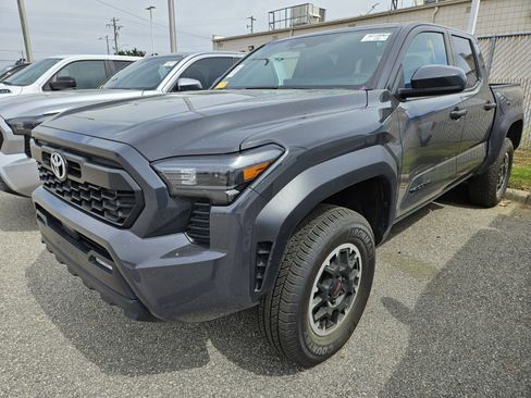 Used 2024 Toyota Tacoma TRD Off-Road image 9
