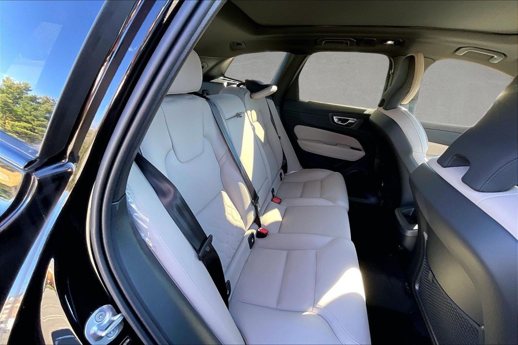 New 2026 Volvo XC60 B5 Plus w/ Climate Package AWD/4WD image 11