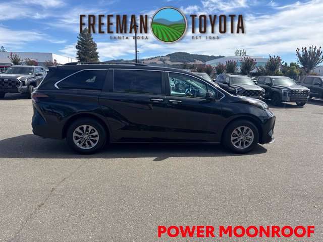 Used 2025 Toyota Sienna XLE FWD image 4