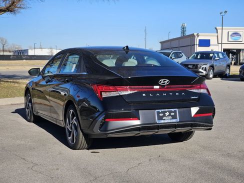 New 2025 Hyundai Elantra Limited FWD image 5