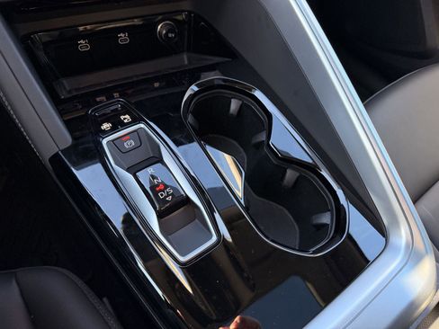 Used 2025 Audi Q5 Premium w/ Convenience Package image 18