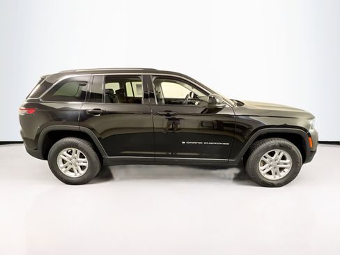 Used 2023 Jeep Grand Cherokee Laredo w/ Luxury Tech Group I image 4