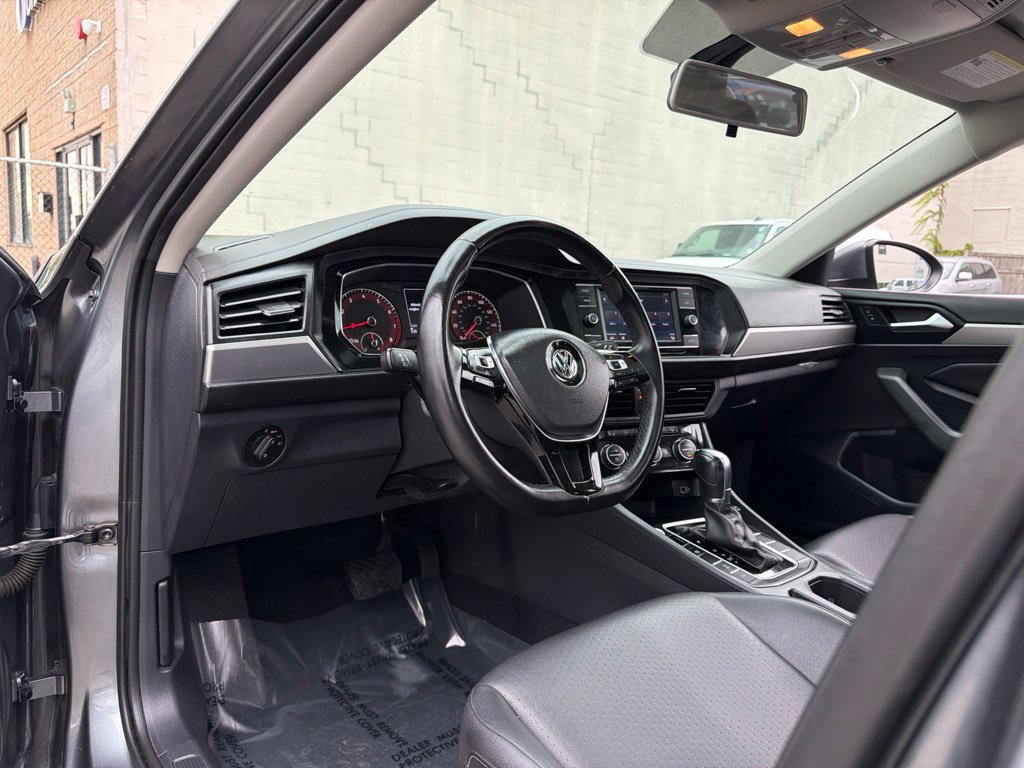 Used 2019 Volkswagen Jetta SE FWD image 25