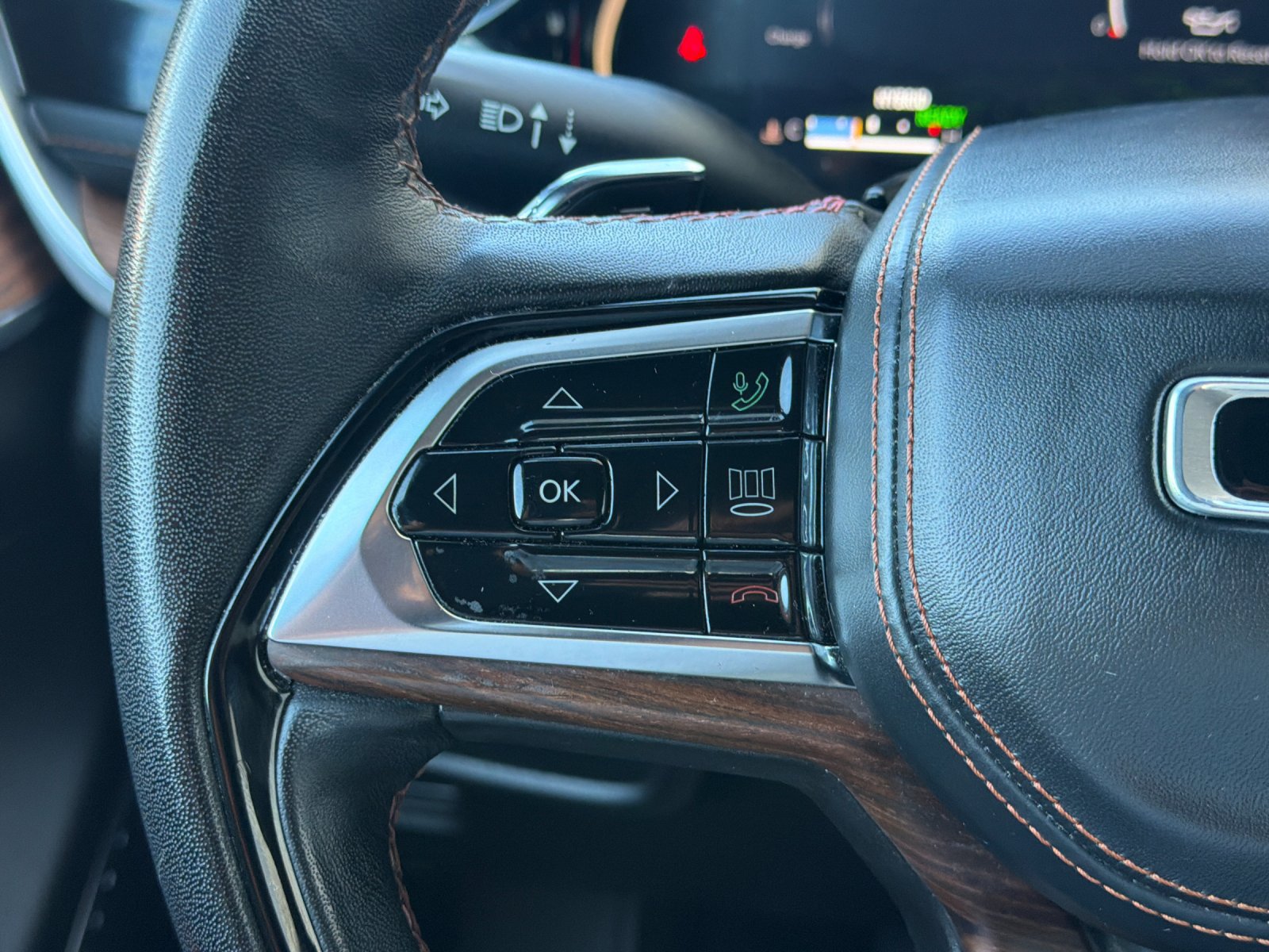 Used 2023 Jeep Grand Cherokee Summit w/ Advanced Protech Group IV AWD/4WD image 28