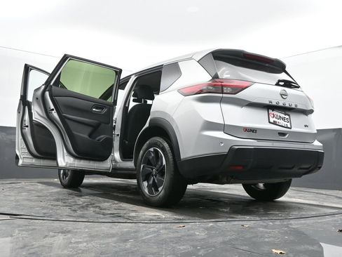 Used 2024 Nissan Rogue SV image 71