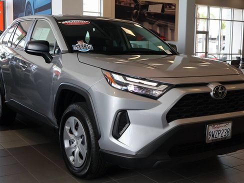 Used 2025 Toyota RAV4 LE AWD/4WD image 2