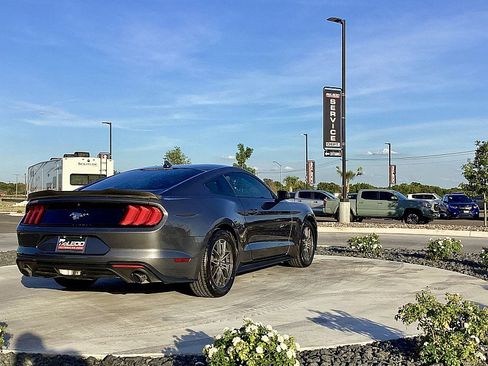 Used 2021 Ford Mustang Coupe image 5