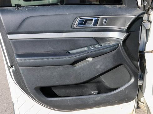 Used 2016 Ford Explorer XLT w/ Equipment Group 202A image 11