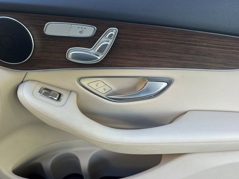 Used 2022 Mercedes-Benz GLC 300 image 32