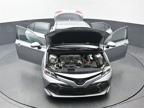 Used 2020 Toyota Camry LE image 48