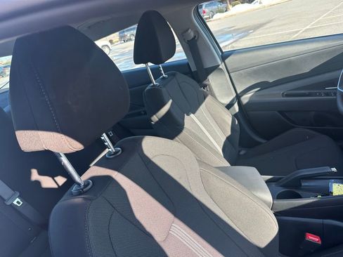 Used 2025 Hyundai Elantra SE image 28