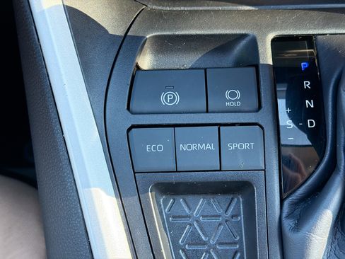 Used 2024 Toyota RAV4 XLE FWD image 27