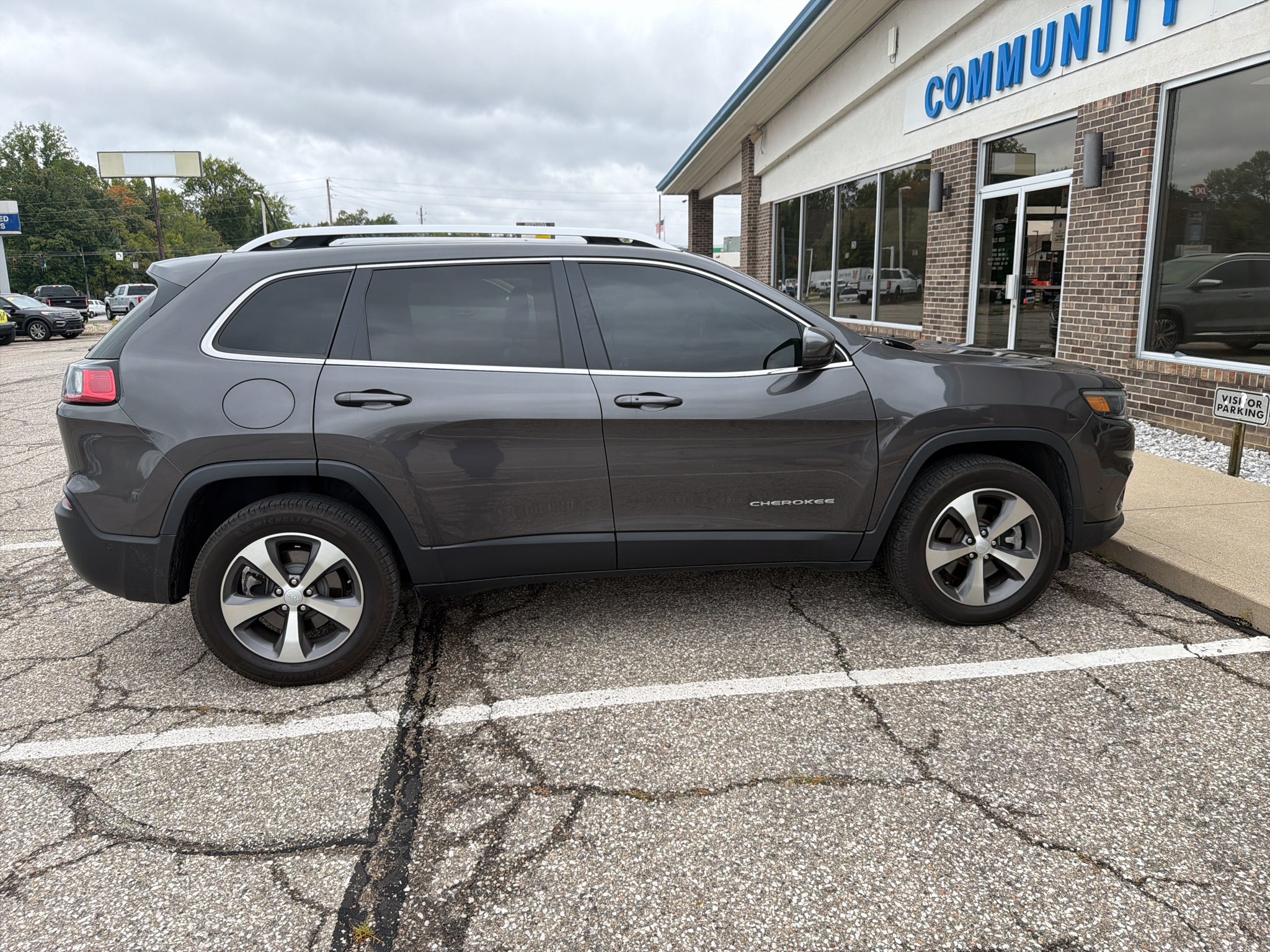 Used 2021 Jeep Cherokee Limited AWD/4WD image 6