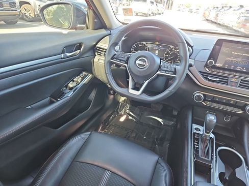Used 2024 Nissan Altima 2.5 SR image 10