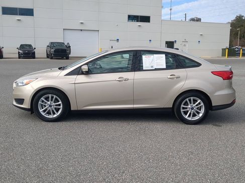 Used 2017 Ford Focus SE image 16
