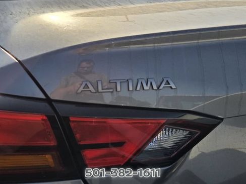 Used 2024 Nissan Altima 2.5 SV FWD image 3
