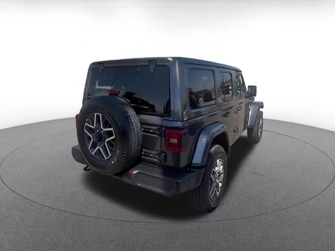 Used 2025 Jeep Wrangler Unlimited Sahara AWD/4WD image 9