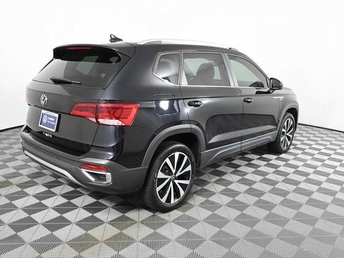 Certified 2023 Volkswagen Taos SE w/ Panoramic Sunroof Package FWD image 6