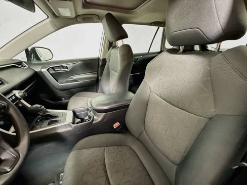 Used 2020 Toyota RAV4 XLE w/ Convenience Package FWD image 19