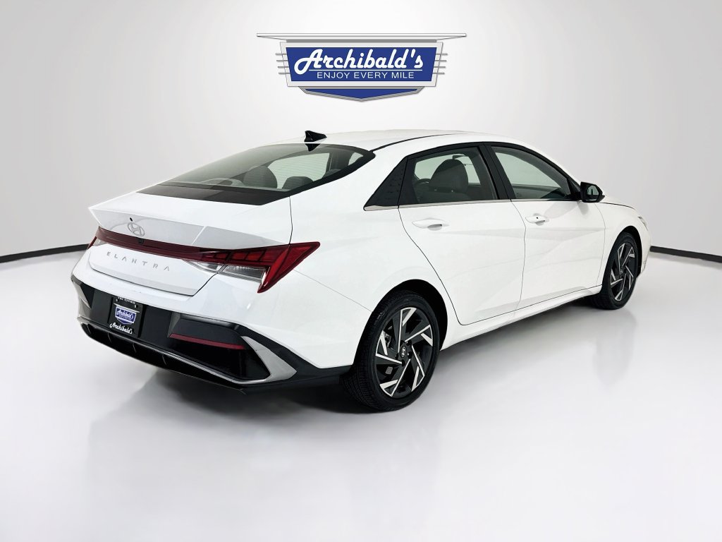 Used 2025 Hyundai Elantra SEL FWD image 7