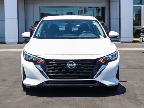 Used 2024 Nissan Sentra SV FWD image 2