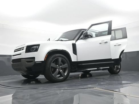 Used 2021 Land Rover Defender 110 X-Dynamic HSE AWD/4WD image 28