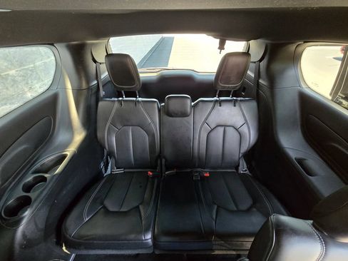 Used 2025 Chrysler Pacifica Select FWD image 41