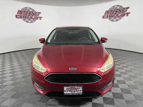 Used 2017 Ford Focus SE FWD image 2