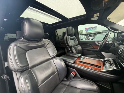 Used 2020 Lincoln Navigator Reserve w/ Equipment Group 208A Reserve AWD/4WD image 26