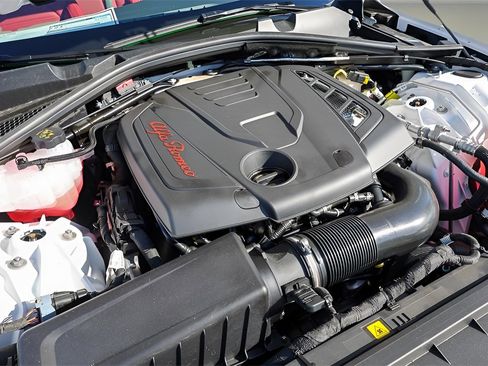 New 2025 Alfa Romeo Giulia Base image 23