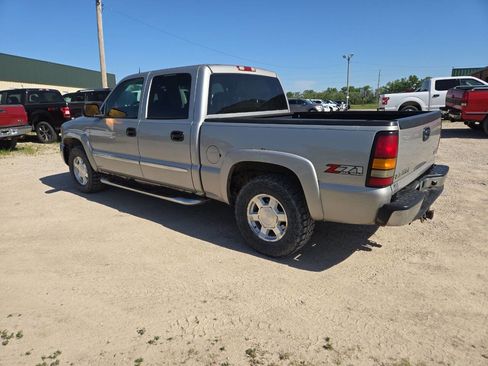 Used 2004 GMC Sierra 1500 SLT w/ Off-Road Package AWD/4WD image 9