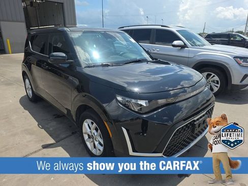 Used 2025 Kia Soul LX w/ LX Technology Package FWD image 2