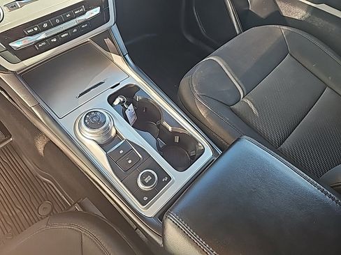 Used 2023 Ford Explorer XLT image 20