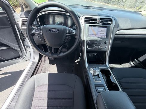 Used 2019 Ford Fusion SE FWD image 10