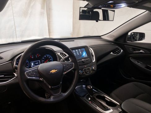 Used 2017 Chevrolet Malibu LT image 19