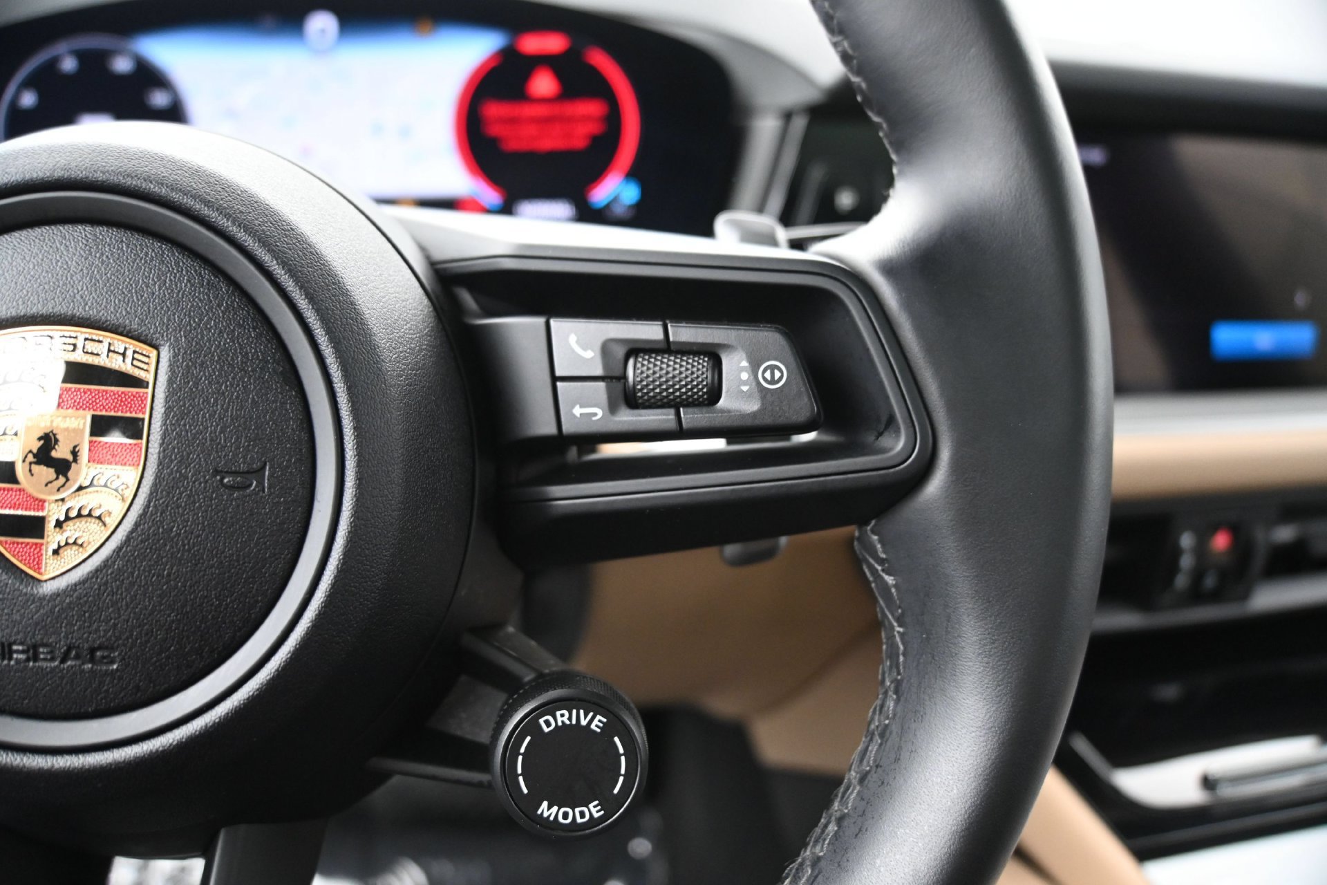 Used 2024 Porsche Cayenne AWD/4WD image 26